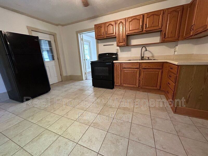 275 Gore Rd - Photo 3 of 6