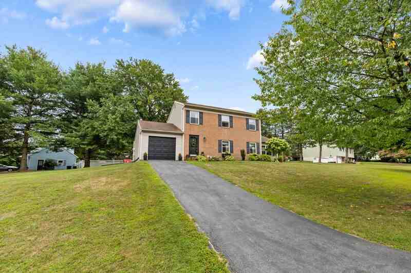 24 Knollwood Dr - Photo 2 of 40