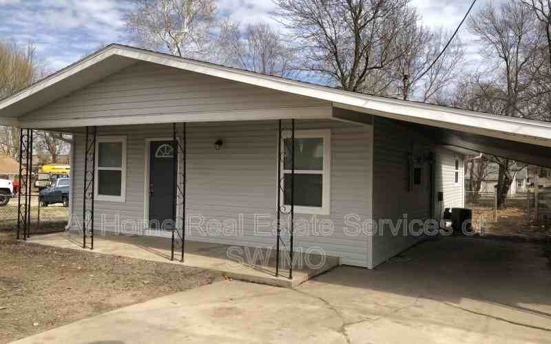 2252 N Clifton Ave - Photo 2 of 11