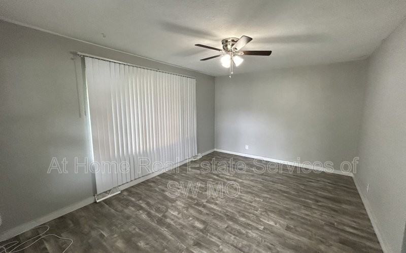 2252 N Clifton Ave - Photo 3 of 11