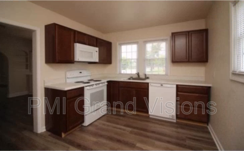 1060 2nd St - Photo 3 of 29