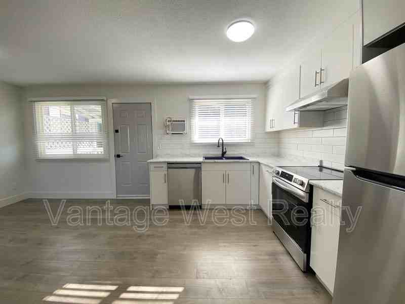 1091 Leathead Rd - Photo 2 of 28