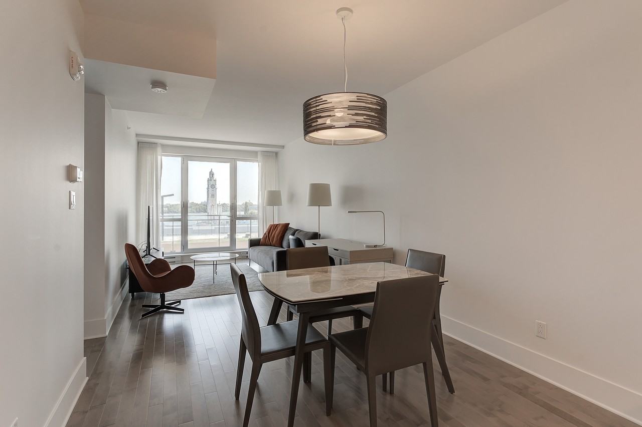 1025 Rue de la Commune Est #201