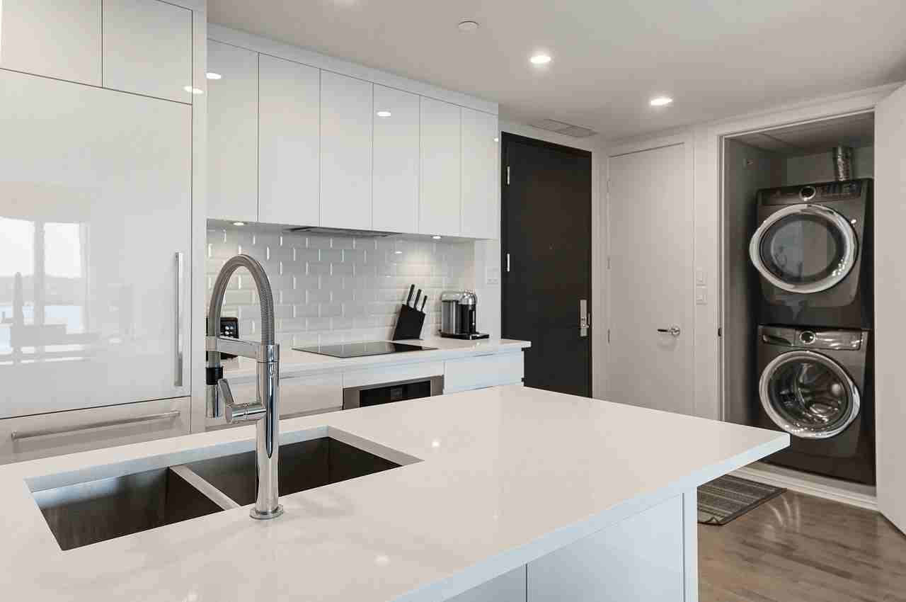 1025 Rue de la Commune Est #201 - Photo 3 of 20