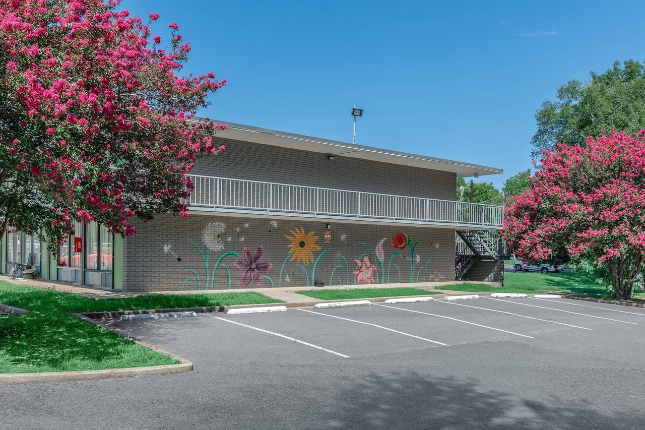 3220 North - Photo 3 of 25