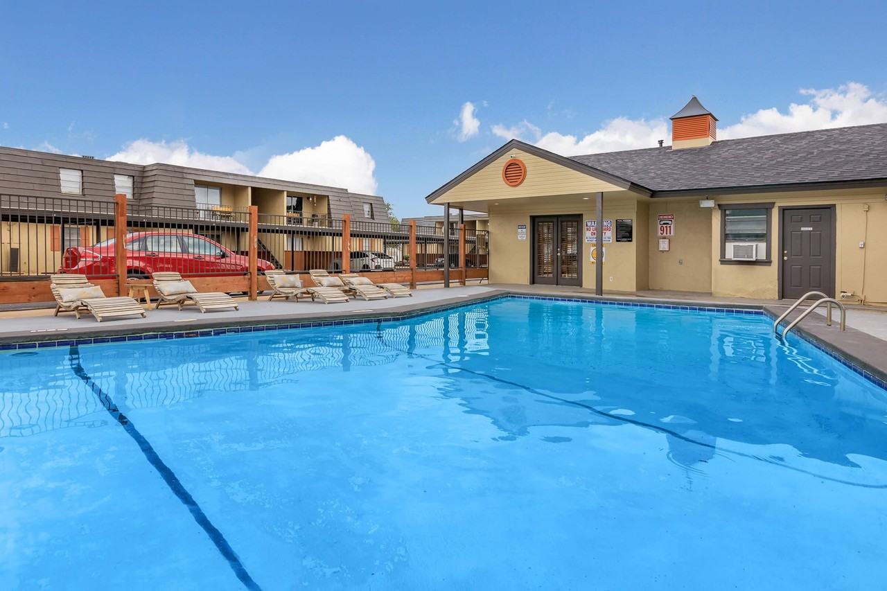 4418 SW BLVD Apartments - Photo 3 of 29