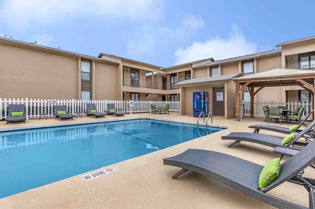 Ashley Oaks Apartments - Photo 4 of 44