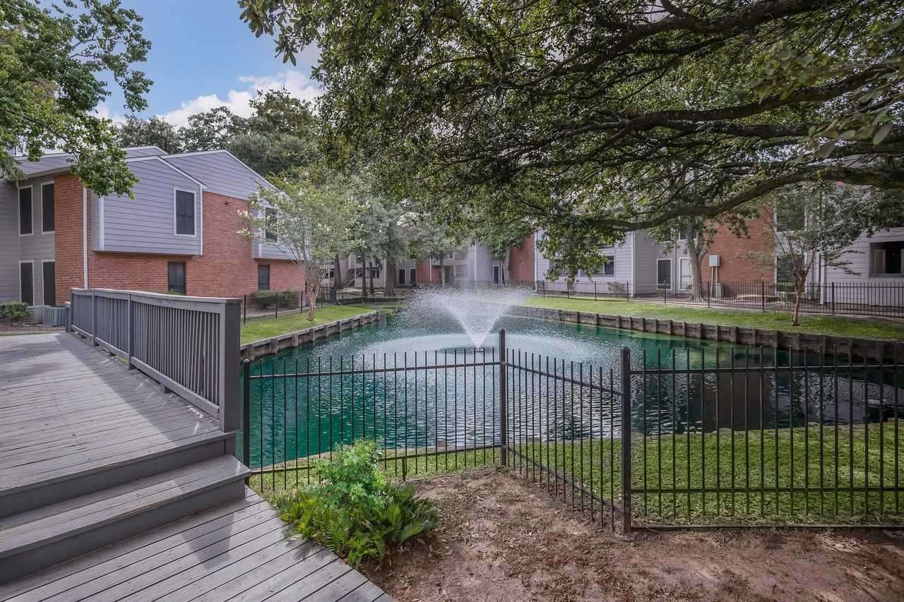 Del Lago - Photo 5 of 31