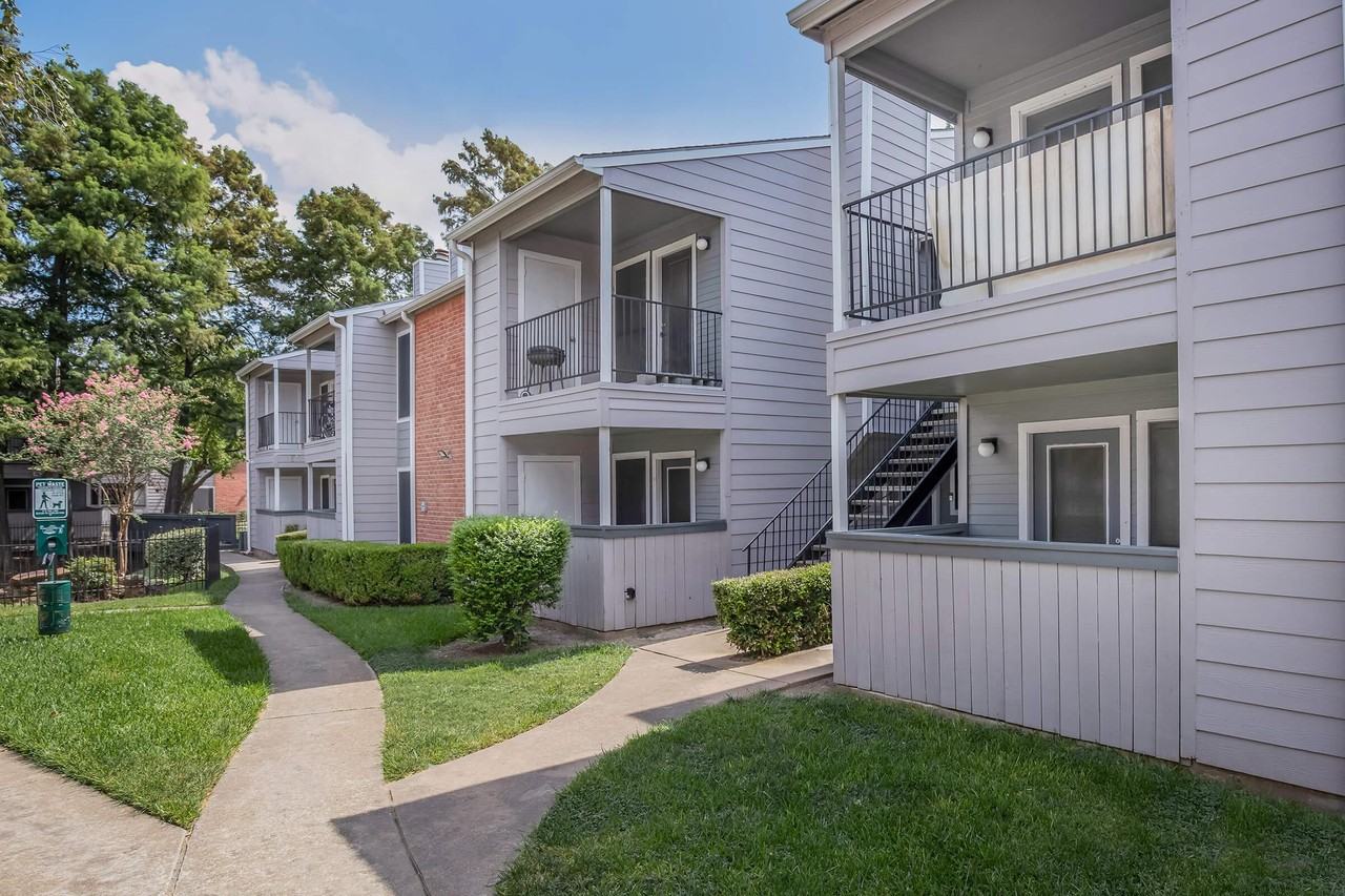 Del Lago - Photo 7 of 31