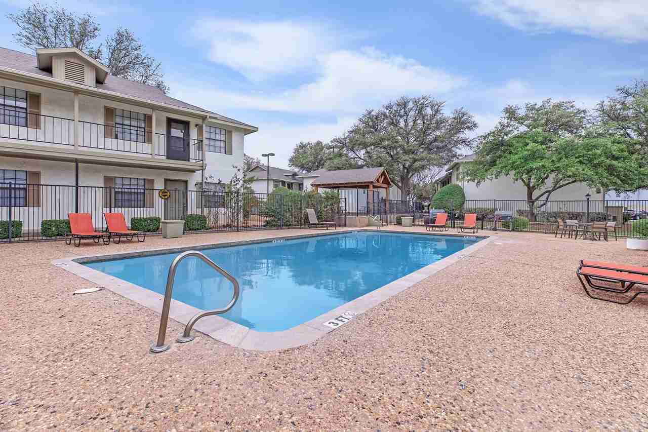 Rock Brook Apartments - Photo 4 of 41