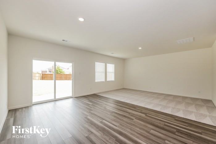 1840 Sandlin Dr - Photo 2 of 16