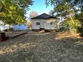 718 E 17th St - Photo 2 of 10