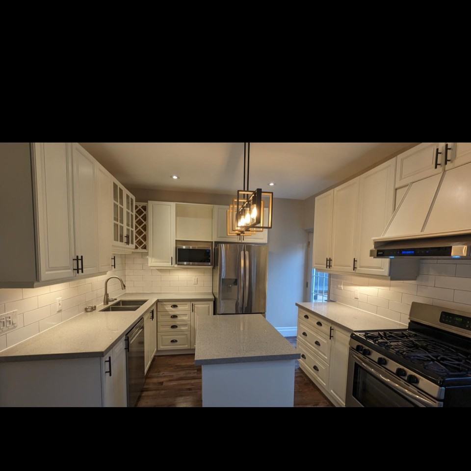 76 Simcoe St E - Photo 2 of 8