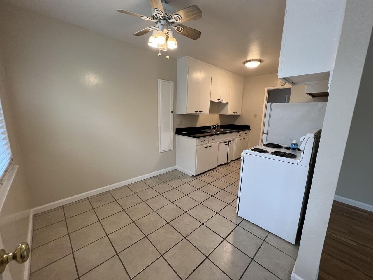 460 Raymond Ave #460 - Photo 3 of 4