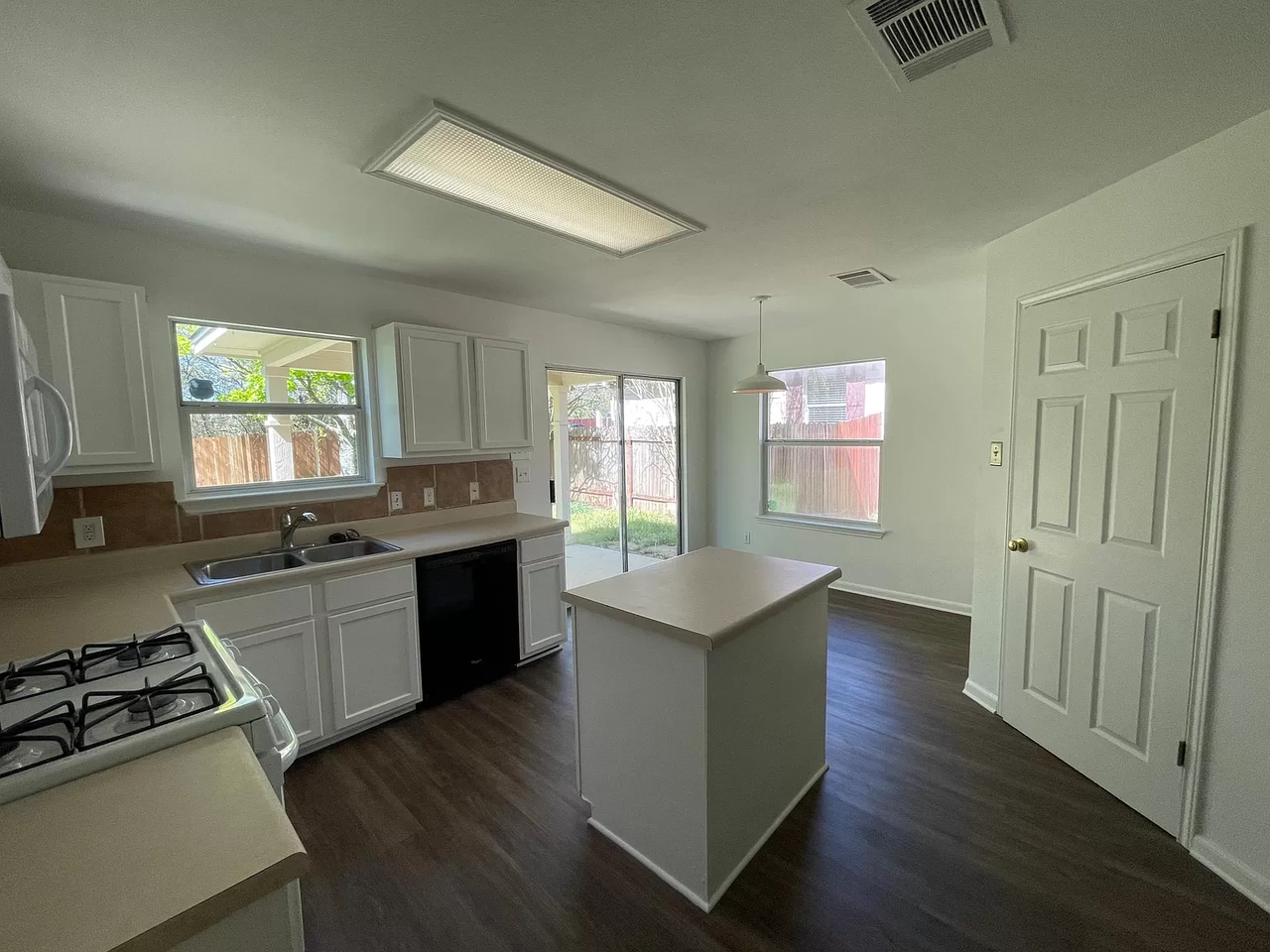 224 San Felipe Dr #1 - Photo 4 of 22