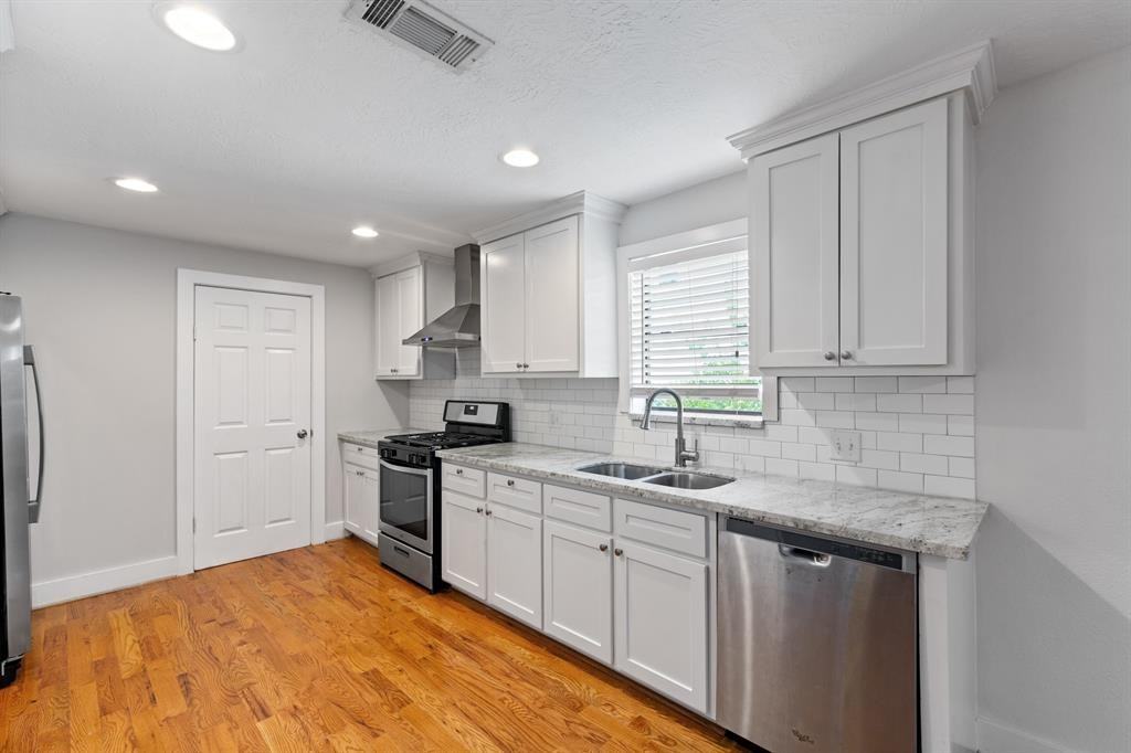 1305 Idylwild St #A - Photo 3 of 30