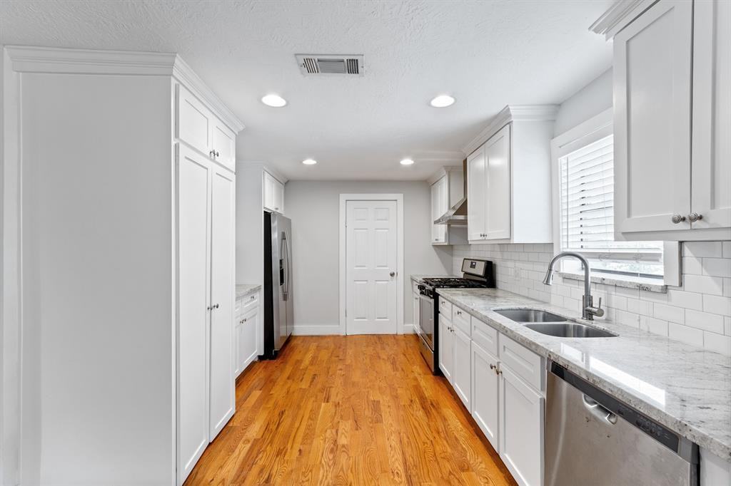 1305 Idylwild St #A - Photo 4 of 30
