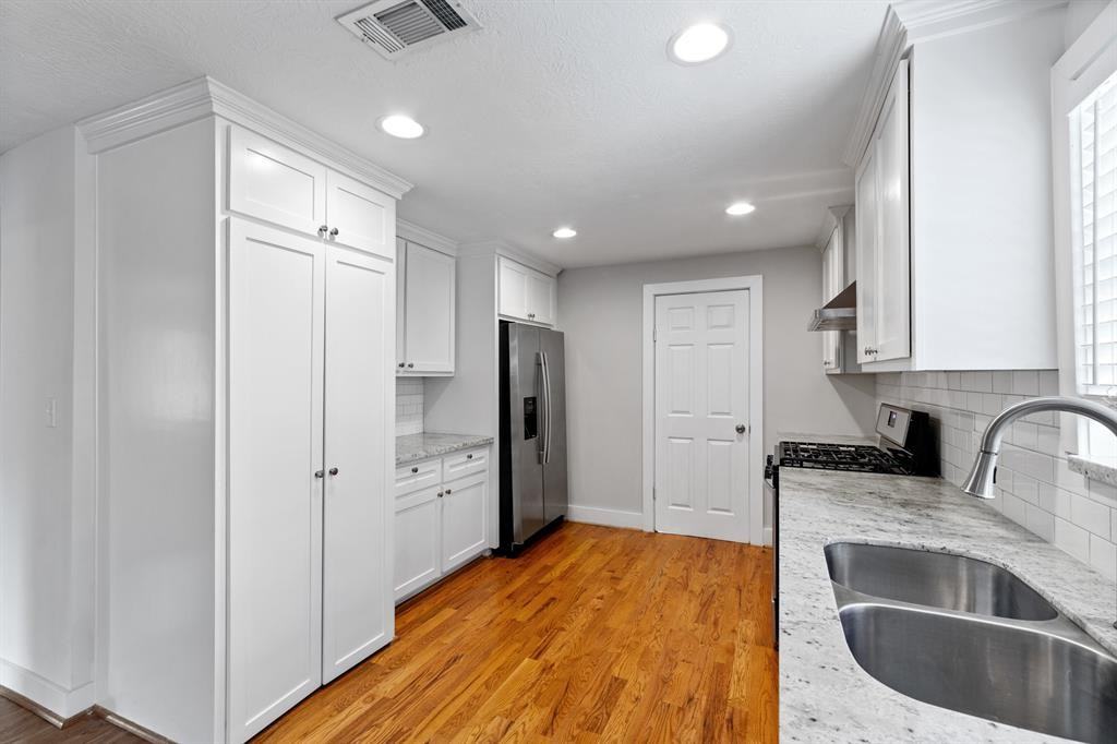 1305 Idylwild St #A - Photo 5 of 30