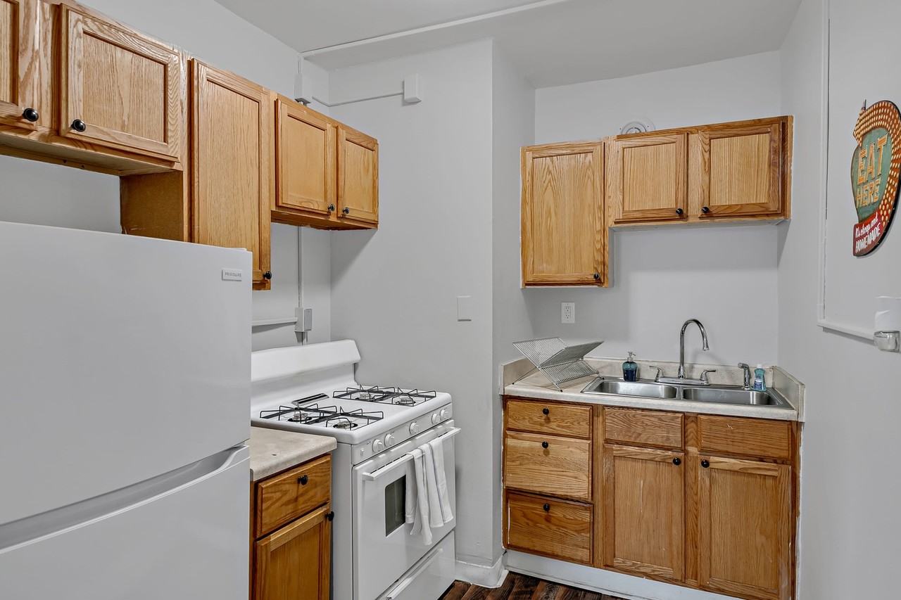 120 Walnut St #8 - Photo 5 of 8