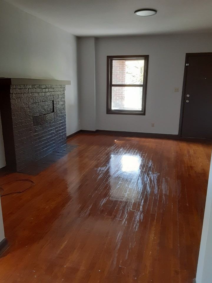 174 Roslyn Dr  2 - 1 #2 - Photo 2 of 10