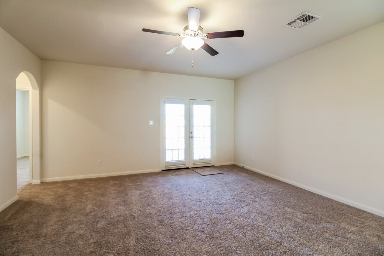 26836 Steinbeck Dr - Photo 2 of 30