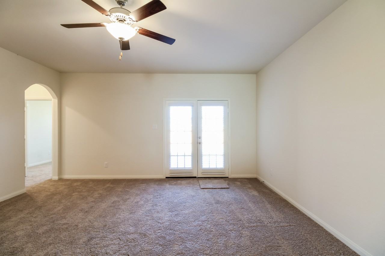 26836 Steinbeck Dr - Photo 3 of 30