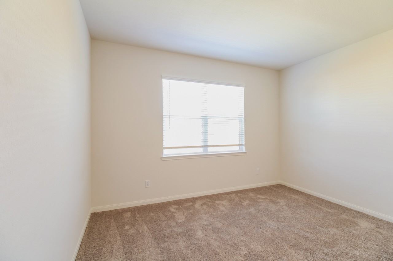 26836 Steinbeck Dr - Photo 6 of 30