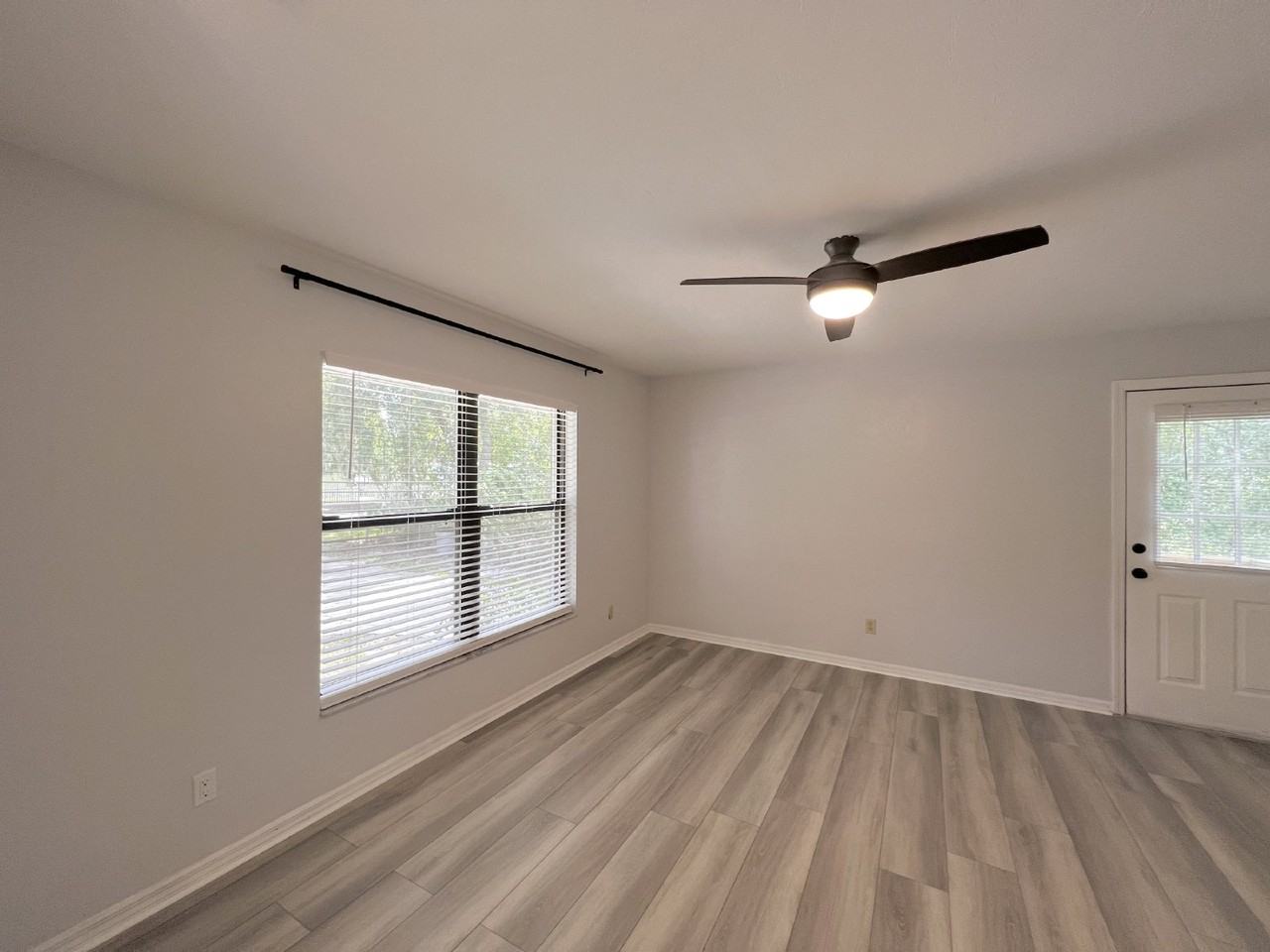 3290 Ne 56th Ave - Photo 3 of 12