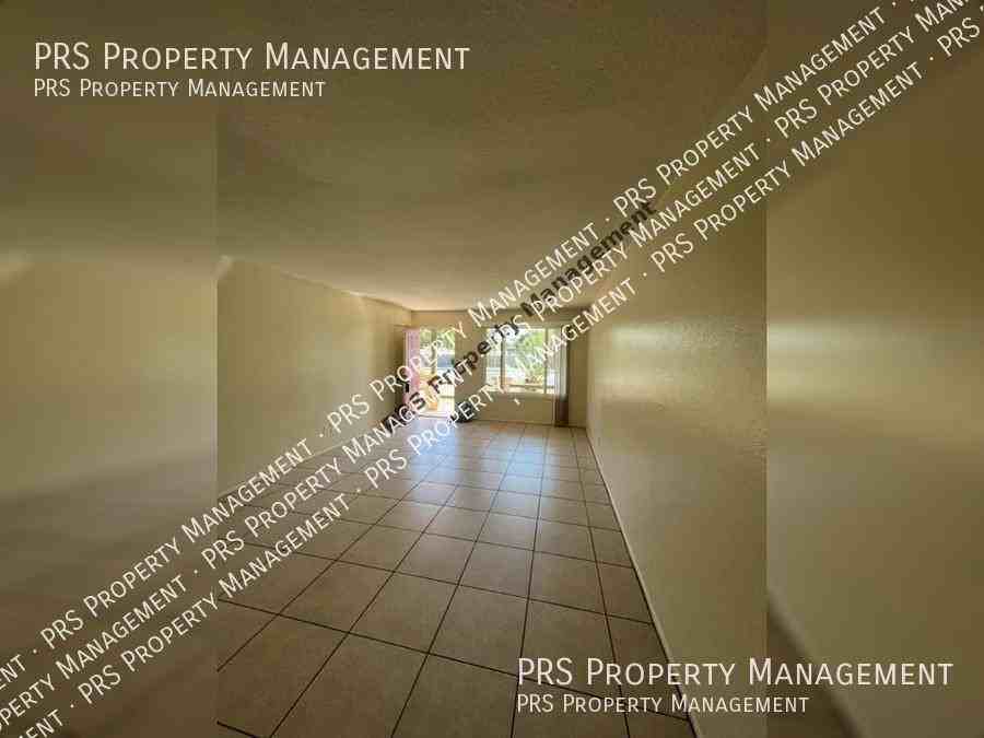 2142 E Watson Dr - Photo 2 of 32