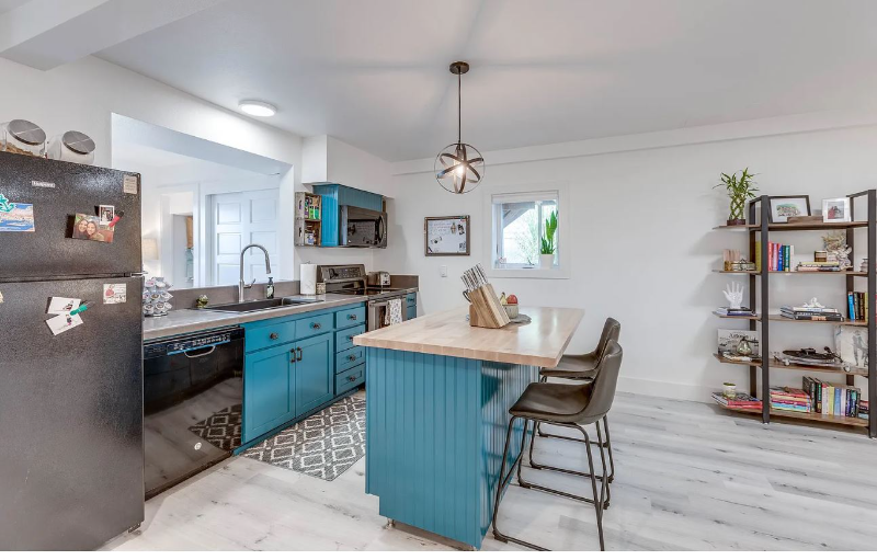 1134 Irving Ave #2 - Photo 2 of 12