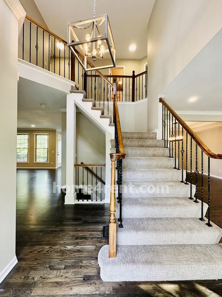 8402 W 127th Ter - Photo 3 of 50