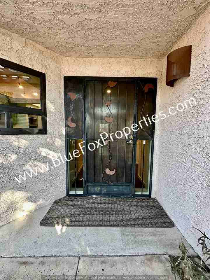 2831 E Weymouth Cir - Photo 3 of 33