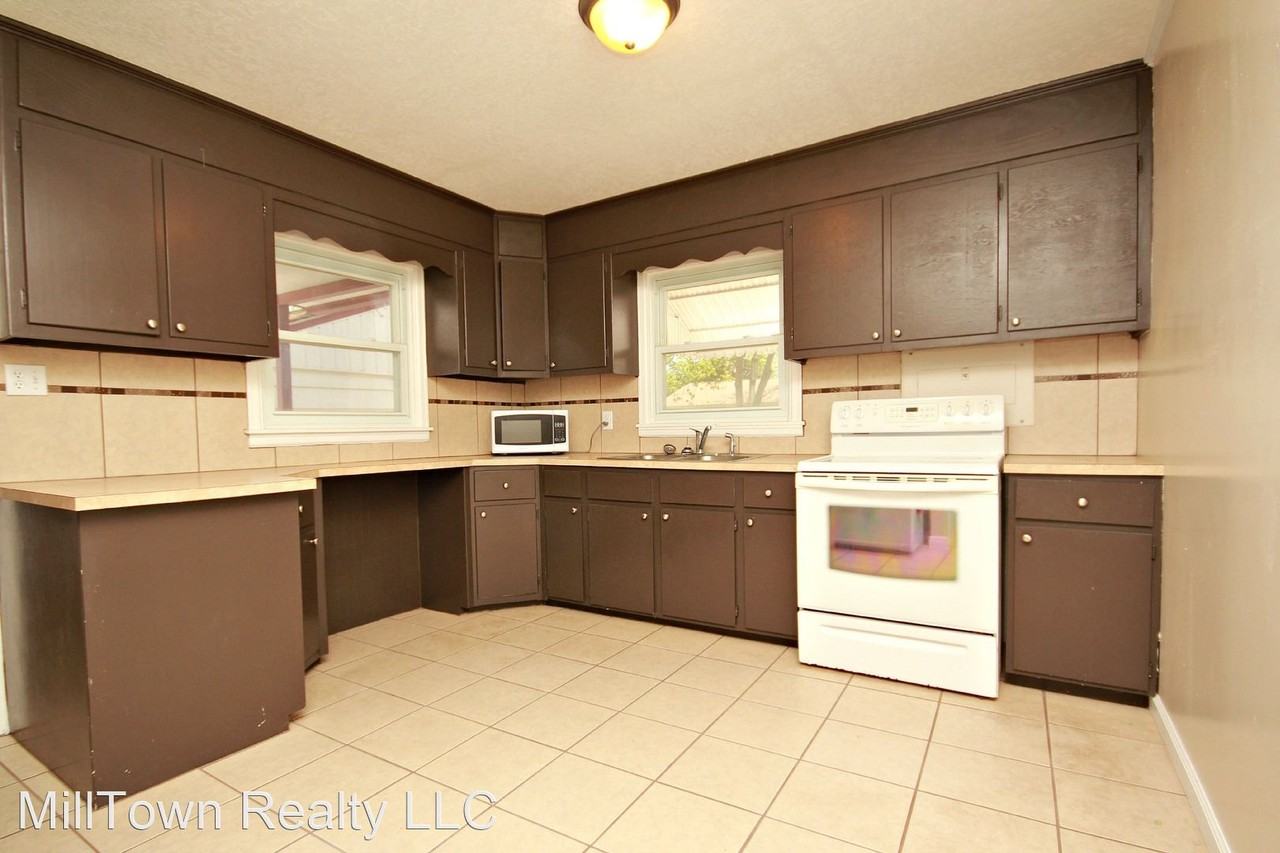 425 4th St E - Photo 3 of 24