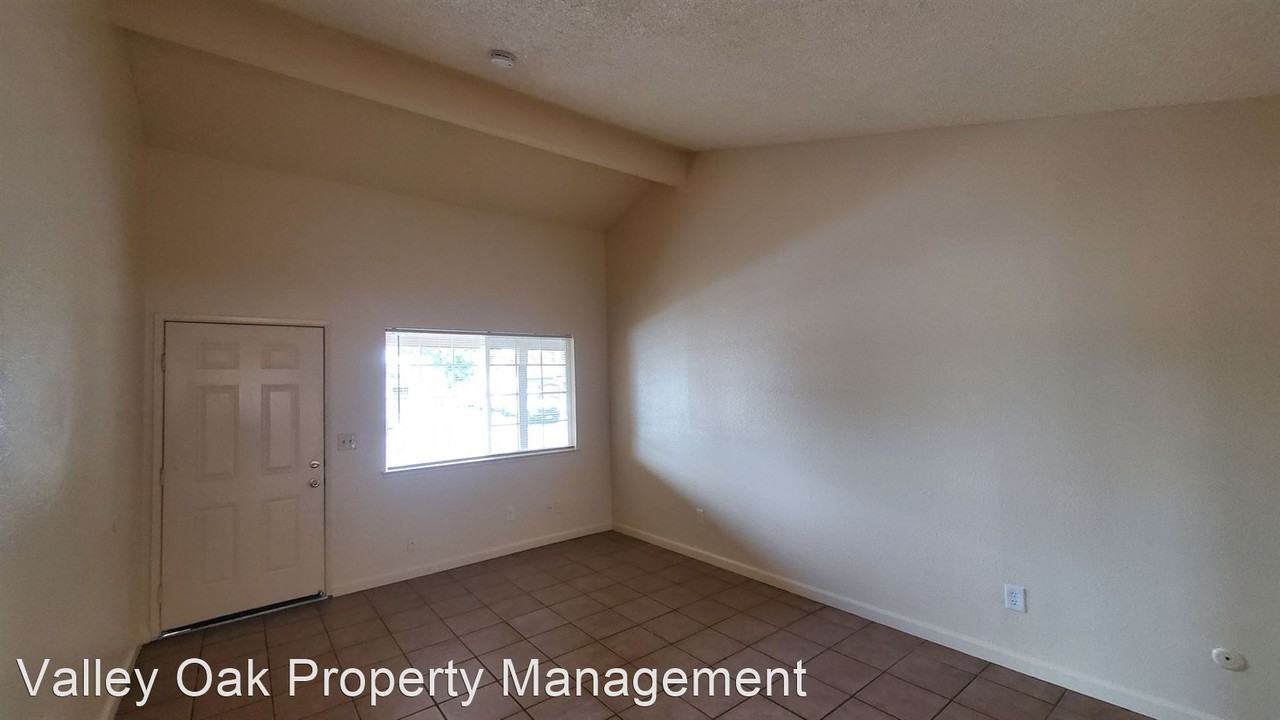 Pyramid 2712-2714 - Photo 2 of 7