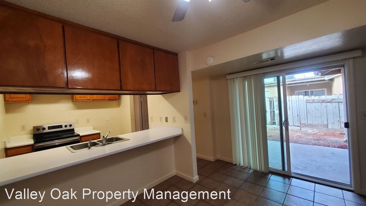 Pyramid 2712-2714 - Photo 3 of 7