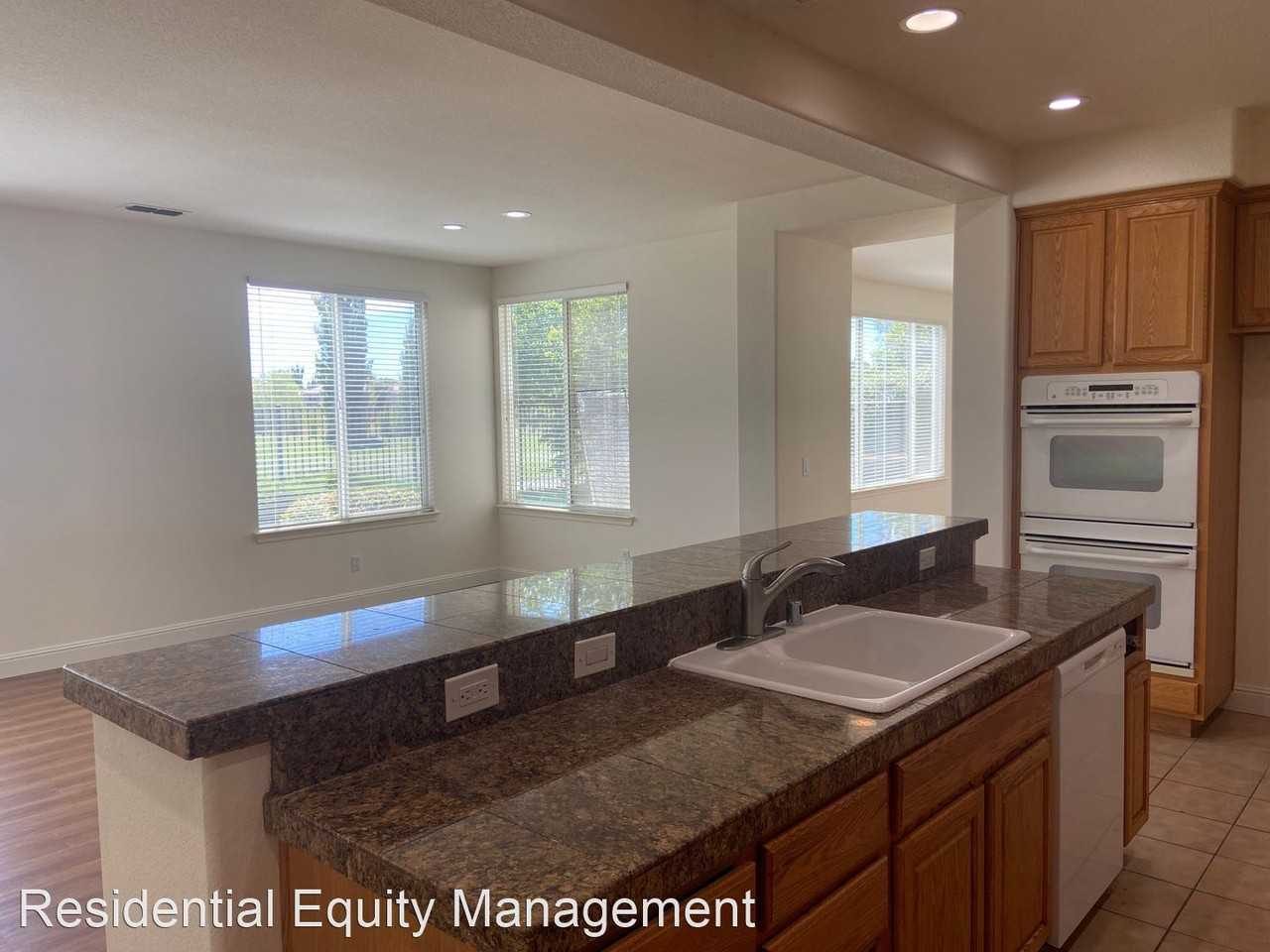 1713 Dornie Cir - Photo 3 of 33