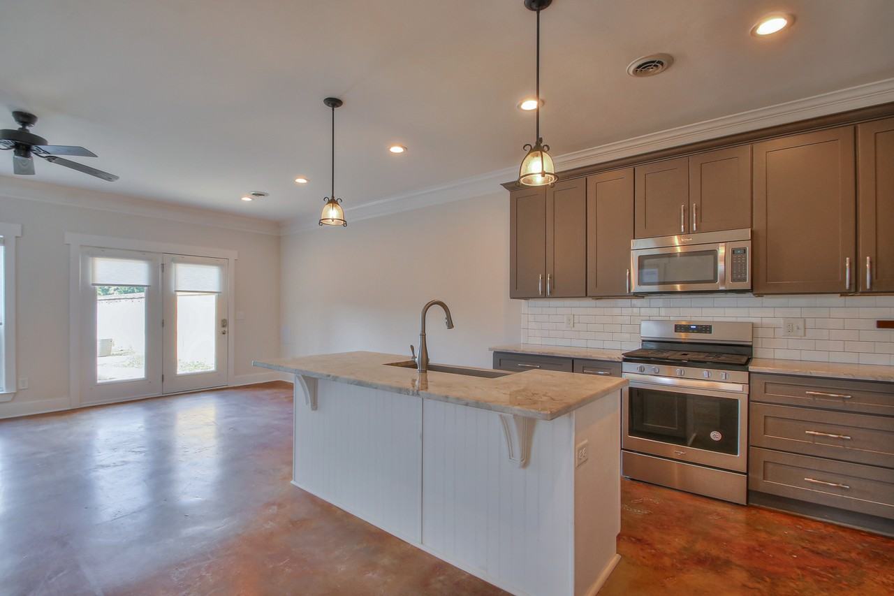 1319B Pillow St #1 - Photo 2 of 46