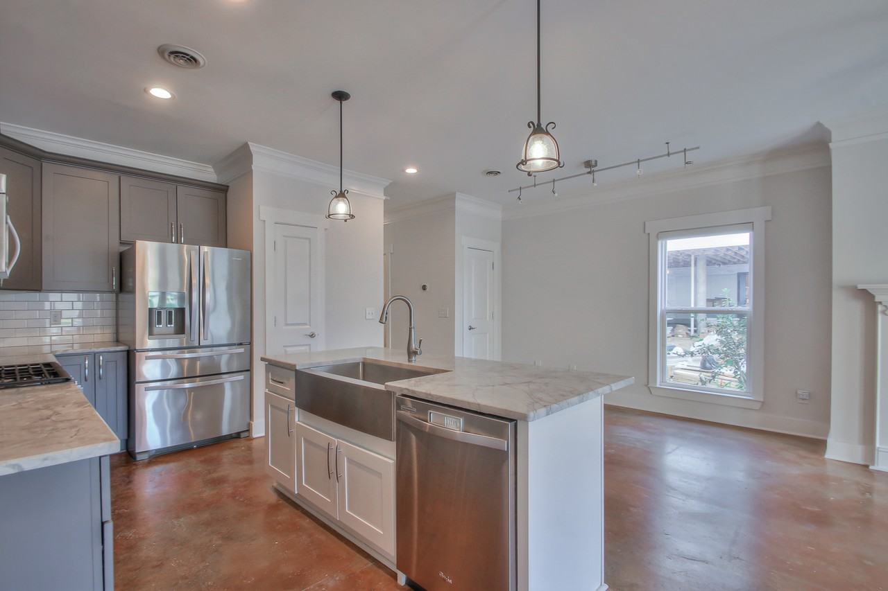 1319B Pillow St #1 - Photo 5 of 46