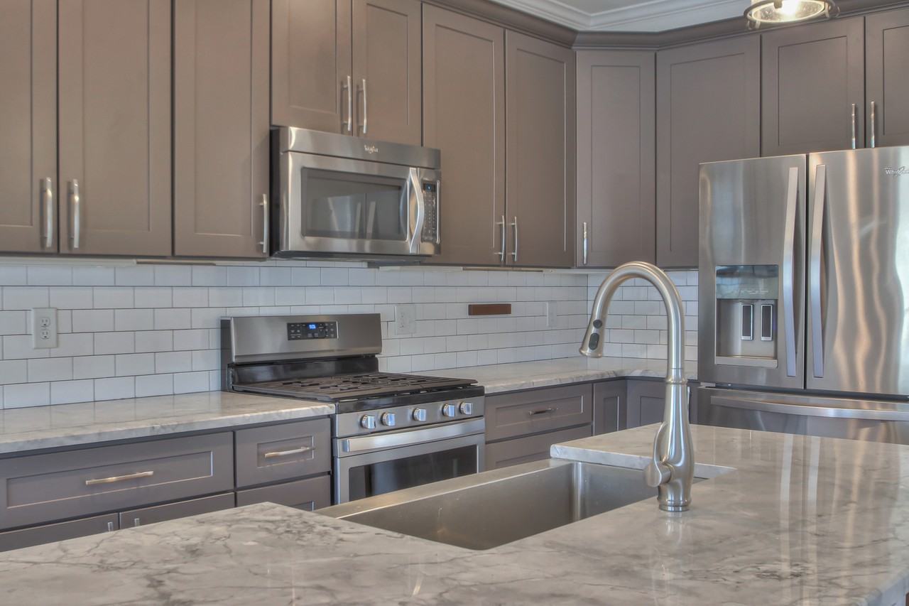 1319B Pillow St #1 - Photo 7 of 46