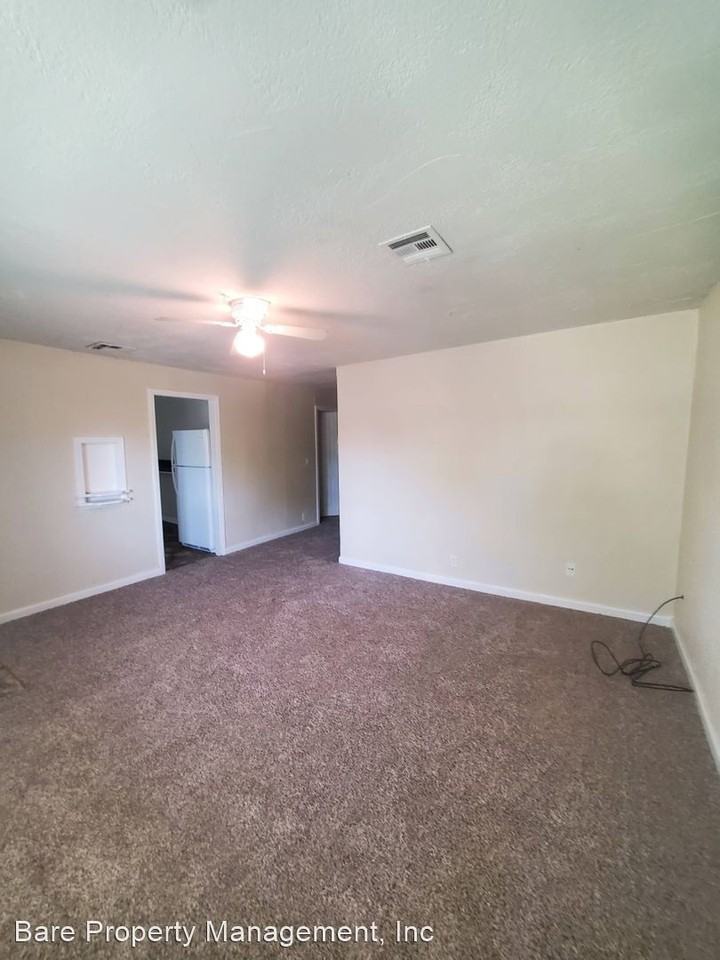 905 E Eufaula St - Photo 3 of 10