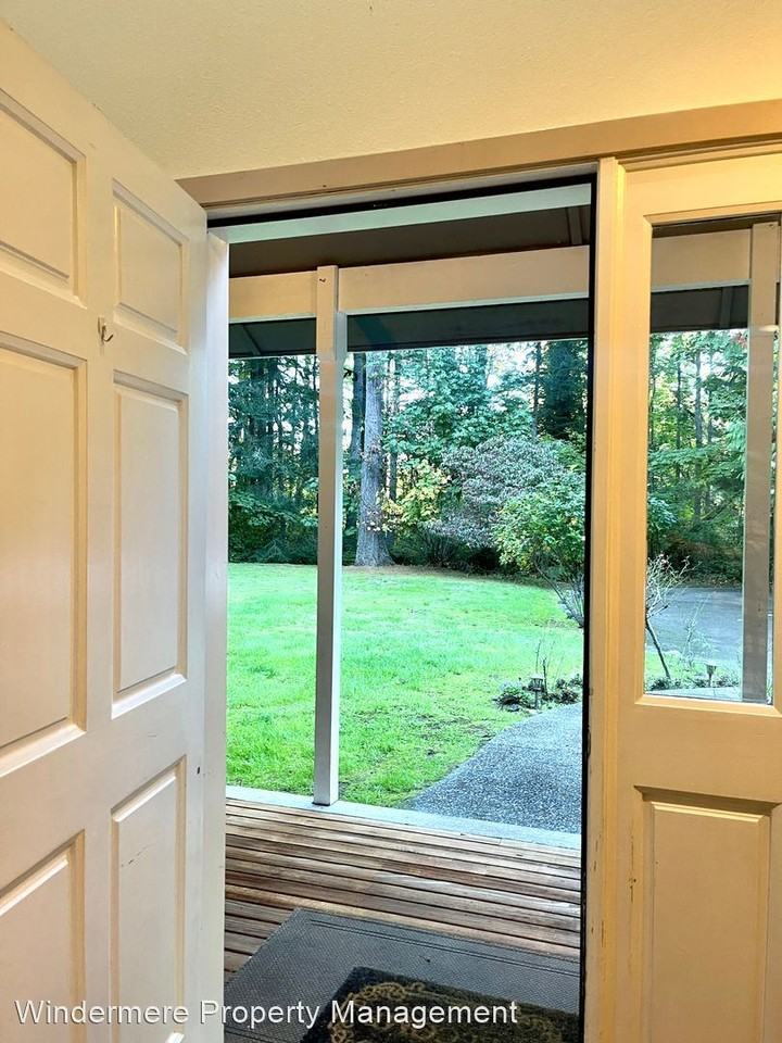 9067 Ne Hidden Cove Rd - Photo 2 of 24