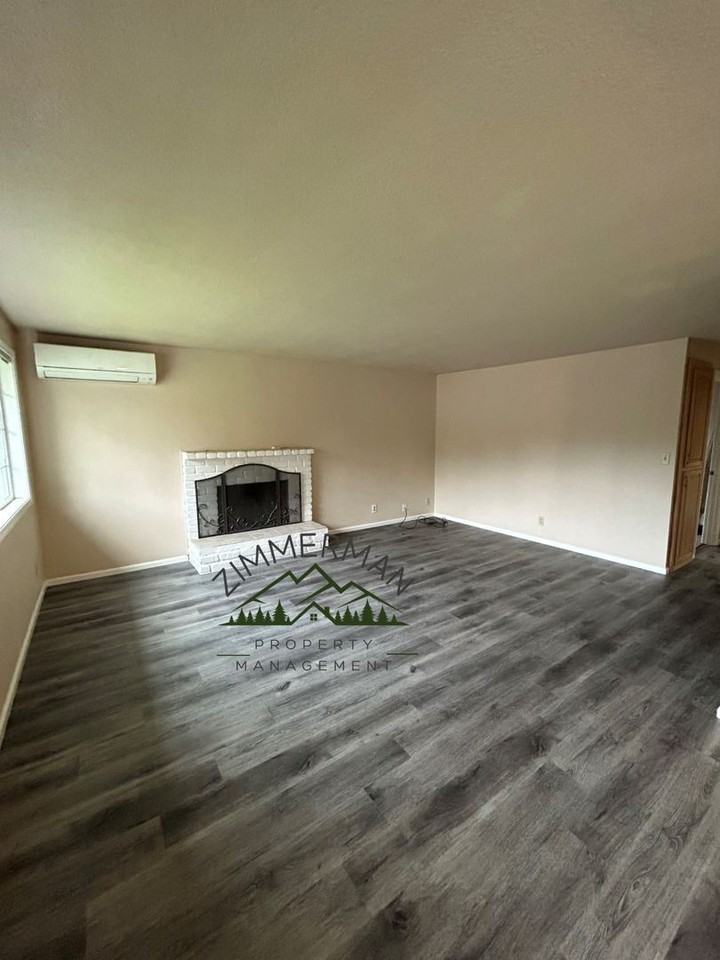 3010 & 3012 Hyacinth Street - Photo 3 of 11