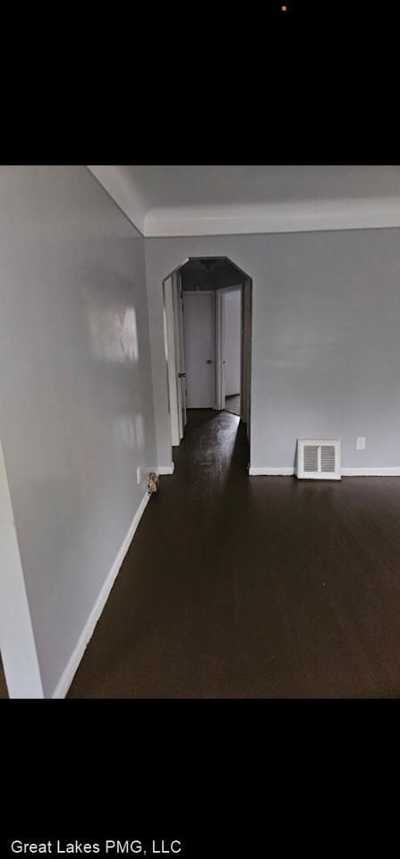 4381 Dickerson St - Photo 2 of 10