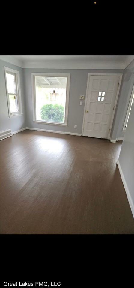 4381 Dickerson St - Photo 3 of 10