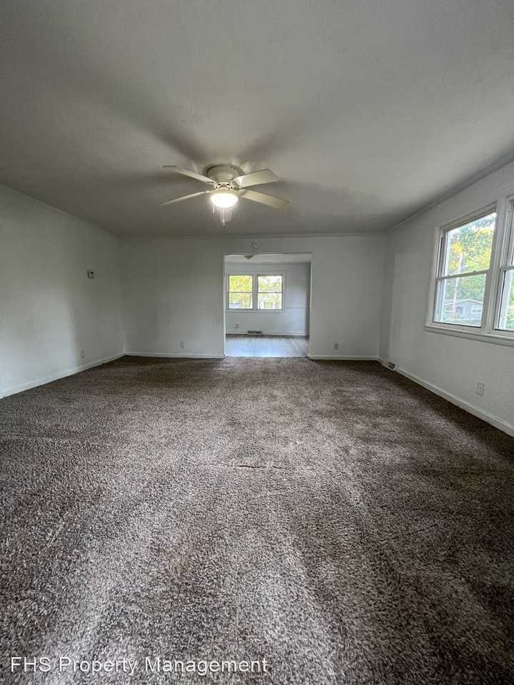 1201 N Fulbright Ave - Photo 2 of 9