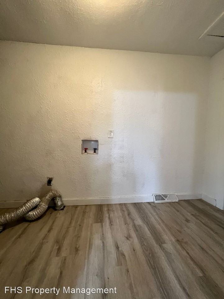 1201 N Fulbright Ave - Photo 3 of 9
