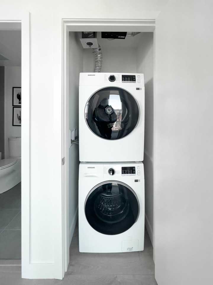 901 Loma #706 - Photo 3 of 11