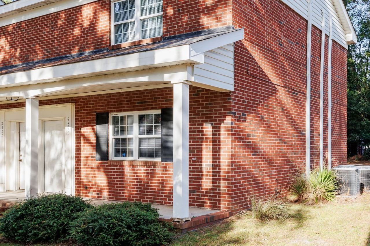 Barrington Circle - Photo 2 of 18