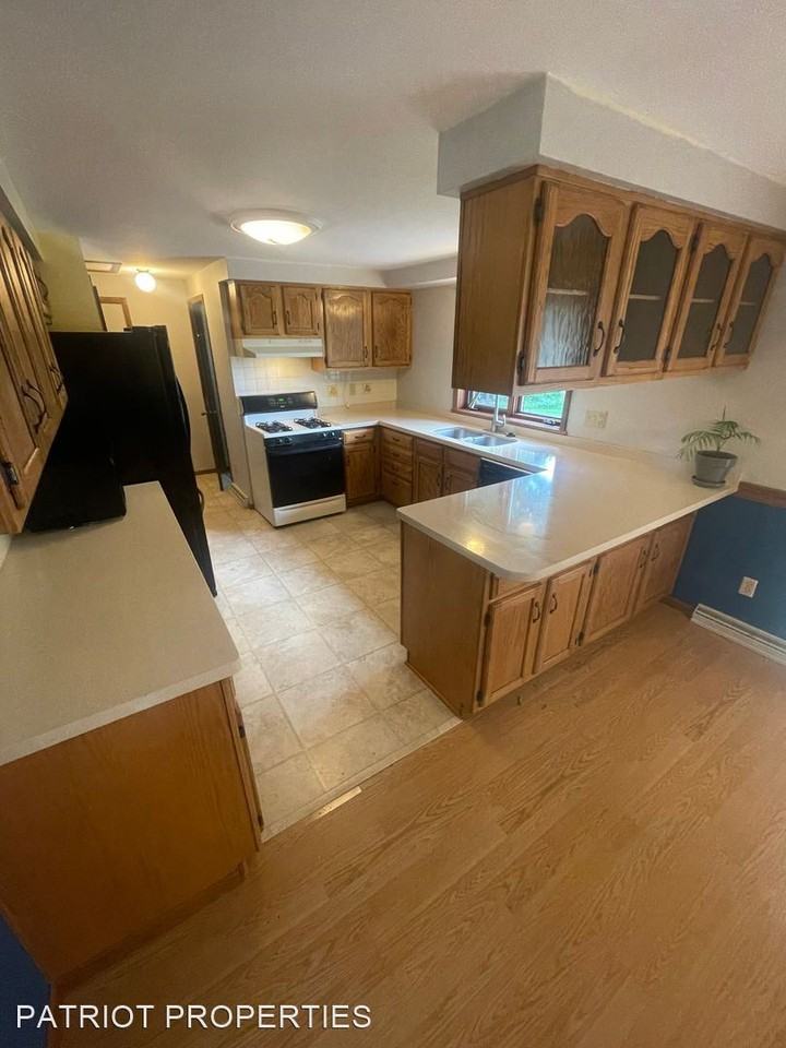 1207 10th St - Photo 2 of 18