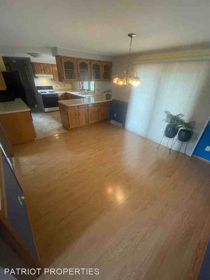 1207 10th St - Photo 3 of 18